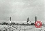 Standbild V-2 Raketen Deutschland, 1943, aus Sekunde 62 historischem Filmmaterial Videoclip 65675062545