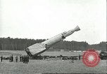 Immagine di Lancio simulato di tedesco A-4 missile Peenemunde Germania, 1943, secondo 62 filmato di repertorio 65675062546