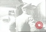 Standbild deutsche Techniker arbeiten an V-2 Rakete Antrieb Blizna Polen, 1944, aus Sekunde 1 historischem Filmmaterial Videoclip 65675062554