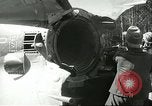 Standbild deutsche Techniker arbeiten an V-2 Rakete Antrieb Blizna Polen, 1944, aus Sekunde 4 historischem Filmmaterial Videoclip 65675062554