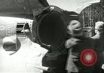 Standbild deutsche Techniker arbeiten an V-2 Rakete Antrieb Blizna Polen, 1944, aus Sekunde 6 historischem Filmmaterial Videoclip 65675062554