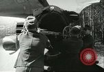 Standbild deutsche Techniker arbeiten an V-2 Rakete Antrieb Blizna Polen, 1944, aus Sekunde 8 historischem Filmmaterial Videoclip 65675062554