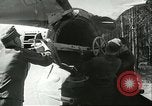 Standbild deutsche Techniker arbeiten an V-2 Rakete Antrieb Blizna Polen, 1944, aus Sekunde 9 historischem Filmmaterial Videoclip 65675062554