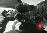 Standbild deutsche Techniker arbeiten an V-2 Rakete Antrieb Blizna Polen, 1944, aus Sekunde 13 historischem Filmmaterial Videoclip 65675062554