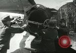 Standbild deutsche Techniker arbeiten an V-2 Rakete Antrieb Blizna Polen, 1944, aus Sekunde 18 historischem Filmmaterial Videoclip 65675062554