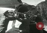 Standbild deutsche Techniker arbeiten an V-2 Rakete Antrieb Blizna Polen, 1944, aus Sekunde 23 historischem Filmmaterial Videoclip 65675062554