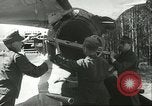Standbild deutsche Techniker arbeiten an V-2 Rakete Antrieb Blizna Polen, 1944, aus Sekunde 30 historischem Filmmaterial Videoclip 65675062554