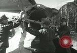 Standbild deutsche Techniker arbeiten an V-2 Rakete Antrieb Blizna Polen, 1944, aus Sekunde 31 historischem Filmmaterial Videoclip 65675062554