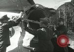 Standbild deutsche Techniker arbeiten an V-2 Rakete Antrieb Blizna Polen, 1944, aus Sekunde 33 historischem Filmmaterial Videoclip 65675062554