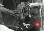 Standbild deutsche Techniker arbeiten an V-2 Rakete Antrieb Blizna Polen, 1944, aus Sekunde 40 historischem Filmmaterial Videoclip 65675062554