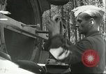 Standbild deutsche Techniker arbeiten an V-2 Rakete Antrieb Blizna Polen, 1944, aus Sekunde 42 historischem Filmmaterial Videoclip 65675062554