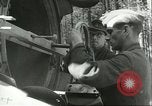 Standbild deutsche Techniker arbeiten an V-2 Rakete Antrieb Blizna Polen, 1944, aus Sekunde 44 historischem Filmmaterial Videoclip 65675062554
