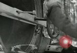 Standbild deutsche Techniker arbeiten an V-2 Rakete Antrieb Blizna Polen, 1944, aus Sekunde 48 historischem Filmmaterial Videoclip 65675062554