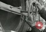 Standbild deutsche Techniker arbeiten an V-2 Rakete Antrieb Blizna Polen, 1944, aus Sekunde 50 historischem Filmmaterial Videoclip 65675062554