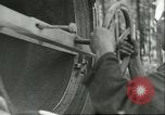 Standbild deutsche Techniker arbeiten an V-2 Rakete Antrieb Blizna Polen, 1944, aus Sekunde 52 historischem Filmmaterial Videoclip 65675062554