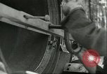 Standbild deutsche Techniker arbeiten an V-2 Rakete Antrieb Blizna Polen, 1944, aus Sekunde 54 historischem Filmmaterial Videoclip 65675062554