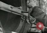 Standbild deutsche Techniker arbeiten an V-2 Rakete Antrieb Blizna Polen, 1944, aus Sekunde 56 historischem Filmmaterial Videoclip 65675062554