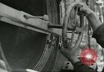 Standbild deutsche Techniker arbeiten an V-2 Rakete Antrieb Blizna Polen, 1944, aus Sekunde 61 historischem Filmmaterial Videoclip 65675062554