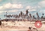 Immagine di Soldati statunitensi Tarawa Isole Gilbert, 1944, secondo 58 filmato di repertorio 65675062567