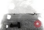 Immagine di 332Fighter Group P-51s sbarco dopo una missione Termoli Italia, 1944, secondo 1 filmato di repertorio 65675062598