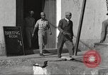 Immagine di I piloti della 332 Gruppo Caccia fuori di testa su una missione Termoli Italia, 1944, secondo 4 filmato di repertorio 65675062599