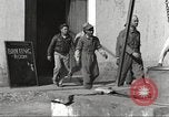 Immagine di I piloti della 332 Gruppo Caccia fuori di testa su una missione Termoli Italia, 1944, secondo 13 filmato di repertorio 65675062599