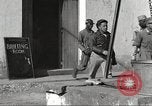 Immagine di I piloti della 332 Gruppo Caccia fuori di testa su una missione Termoli Italia, 1944, secondo 15 filmato di repertorio 65675062599