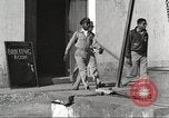 Immagine di I piloti della 332 Gruppo Caccia fuori di testa su una missione Termoli Italia, 1944, secondo 18 filmato di repertorio 65675062599