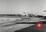 Immagine di I piloti della 332 Gruppo Caccia fuori di testa su una missione Termoli Italia, 1944, secondo 53 filmato di repertorio 65675062599