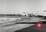 Immagine di I piloti della 332 Gruppo Caccia fuori di testa su una missione Termoli Italia, 1944, secondo 57 filmato di repertorio 65675062599