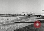 Immagine di I piloti della 332 Gruppo Caccia fuori di testa su una missione Termoli Italia, 1944, secondo 60 filmato di repertorio 65675062599