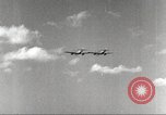 Standbild Squadron der 332 Fighter Group fliegt in Formationen Termoli Italien, 1944, aus Sekunde 20 historischem Filmmaterial Videoclip 65675062600
