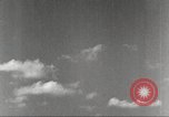 Standbild Squadron der 332 Fighter Group fliegt in Formationen Termoli Italien, 1944, aus Sekunde 24 historischem Filmmaterial Videoclip 65675062600
