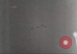 Standbild Squadron der 332 Fighter Group fliegt in Formationen Termoli Italien, 1944, aus Sekunde 39 historischem Filmmaterial Videoclip 65675062600