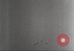 Standbild Squadron der 332 Fighter Group fliegt in Formationen Termoli Italien, 1944, aus Sekunde 43 historischem Filmmaterial Videoclip 65675062600