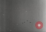 Standbild Squadron der 332 Fighter Group fliegt in Formationen Termoli Italien, 1944, aus Sekunde 44 historischem Filmmaterial Videoclip 65675062600