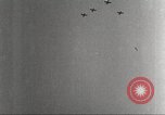 Standbild Squadron der 332 Fighter Group fliegt in Formationen Termoli Italien, 1944, aus Sekunde 47 historischem Filmmaterial Videoclip 65675062600