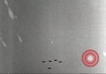Standbild Squadron der 332 Fighter Group fliegt in Formationen Termoli Italien, 1944, aus Sekunde 53 historischem Filmmaterial Videoclip 65675062600