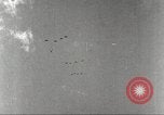 Standbild Squadron der 332 Fighter Group fliegt in Formationen Termoli Italien, 1944, aus Sekunde 58 historischem Filmmaterial Videoclip 65675062600