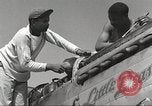 Standbild Masse crewmwn Wartung P-51s der 332 Fighter Group Termoli Italien, 1944, aus Sekunde 18 historischem Filmmaterial Videoclip 65675062602
