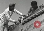 Standbild Masse crewmwn Wartung P-51s der 332 Fighter Group Termoli Italien, 1944, aus Sekunde 19 historischem Filmmaterial Videoclip 65675062602