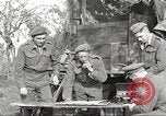 Standbild britischen Offiziere Orsogna Italien, 1943, aus Sekunde 1 historischem Filmmaterial Videoclip 65675062603