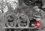 Standbild britischen Offiziere Orsogna Italien, 1943, aus Sekunde 6 historischem Filmmaterial Videoclip 65675062603