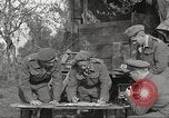 Standbild britischen Offiziere Orsogna Italien, 1943, aus Sekunde 13 historischem Filmmaterial Videoclip 65675062603