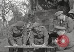 Standbild britischen Offiziere Orsogna Italien, 1943, aus Sekunde 14 historischem Filmmaterial Videoclip 65675062603