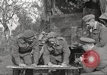 Standbild britischen Offiziere Orsogna Italien, 1943, aus Sekunde 19 historischem Filmmaterial Videoclip 65675062603