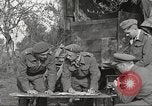 Standbild britischen Offiziere Orsogna Italien, 1943, aus Sekunde 20 historischem Filmmaterial Videoclip 65675062603
