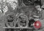 Standbild britischen Offiziere Orsogna Italien, 1943, aus Sekunde 21 historischem Filmmaterial Videoclip 65675062603