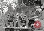Standbild britischen Offiziere Orsogna Italien, 1943, aus Sekunde 23 historischem Filmmaterial Videoclip 65675062603
