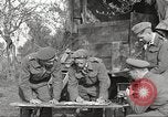 Standbild britischen Offiziere Orsogna Italien, 1943, aus Sekunde 24 historischem Filmmaterial Videoclip 65675062603